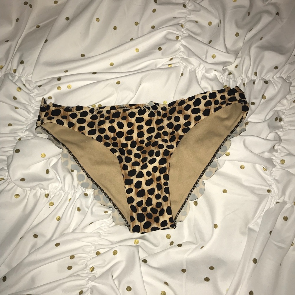 Scalloped cheetah print swimsuit bottoms